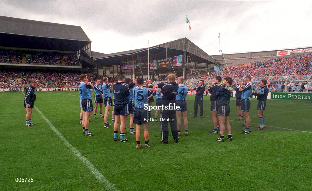 7 June 1998; Dublin team warm up before the Leinster Senior Football Championship Quarter-Final match between Dublin and Kildare at Croke Park in Dublin. Photo by David Maher/Sportsfile