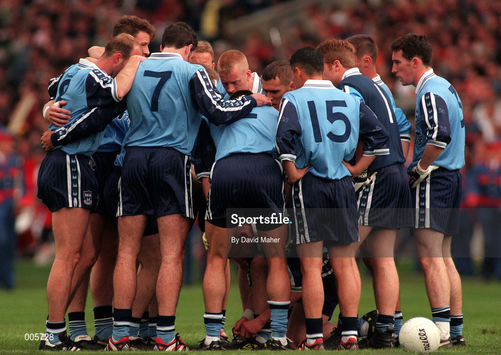 7 June 1998; Jim Gavin of Dublin is seen tying his shoe laces in a team huddle before the Leinster Senior Football Championship Quarter-Final match between Dublin and Kildare at Croke Park in Dublin. Photo by David Maher/Sportsfile