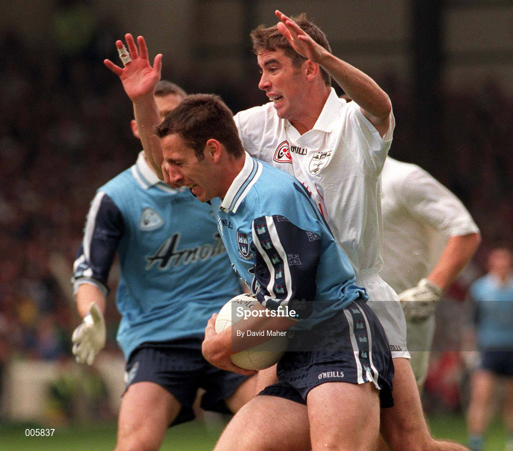 7 June 1998; Ian Robertson of Dublin in action against Anthony Rainbow of Kildare during the Leinster Senior Football Championship Quarter-Final match between Dublin and Kildare at Croke Park in Dublin. Photo by David Maher/Sportsfile