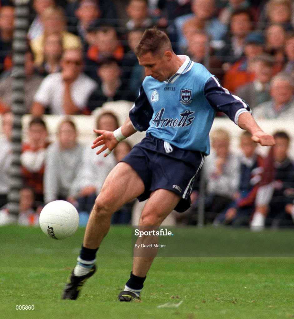 7 June 1998; Jim Gavin of Dublin shoots to score the equalising point to force a replay during the Leinster Senior Football Championship Quarter-Final match between Dublin and Kildare at Croke Park in Dublin. Photo by David Maher/Sportsfile