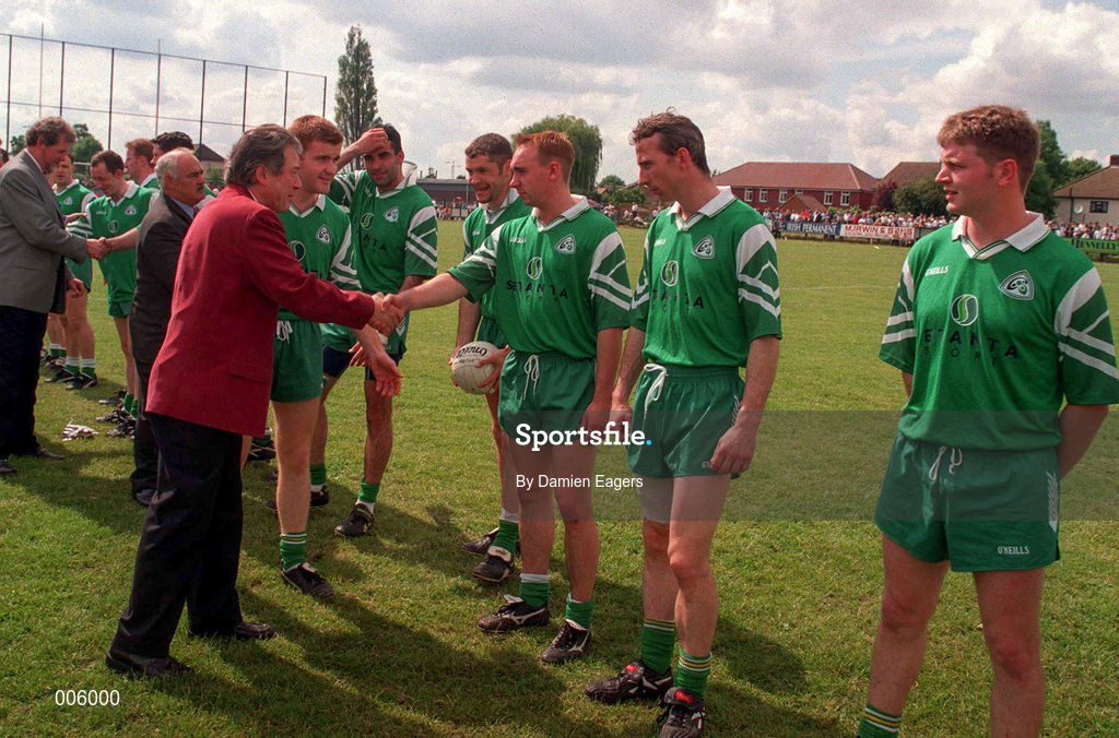 31 May 1998; Tony Banks, MP Minister for Sport, meets members of the London team prior to during the Connacht GAA Football Senior Championship Quarter-Final match between London and Sligo at Emerald GAA Grounds, Ruislip. Photo by Damien Eagers/Sportsfile