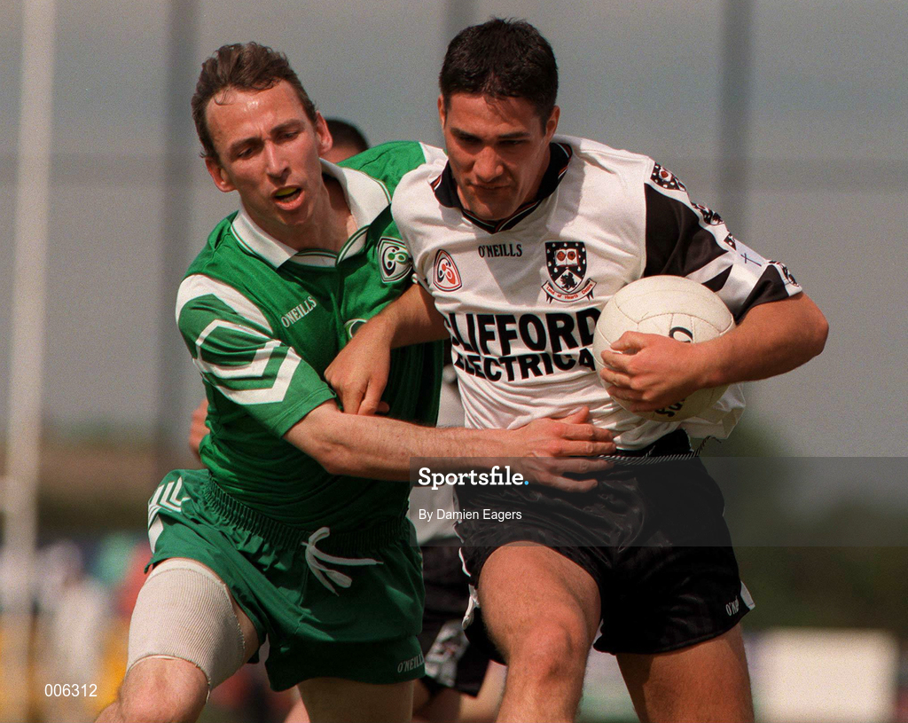 31 May 1998; Sean Davey of Sligo in action against Tony Murphy of London during the Connacht GAA Football Senior Championship Quarter-Final match between London and Sligo at Emerald GAA Grounds, Ruislip. Photo by Damien Eagers/Sportsfile
