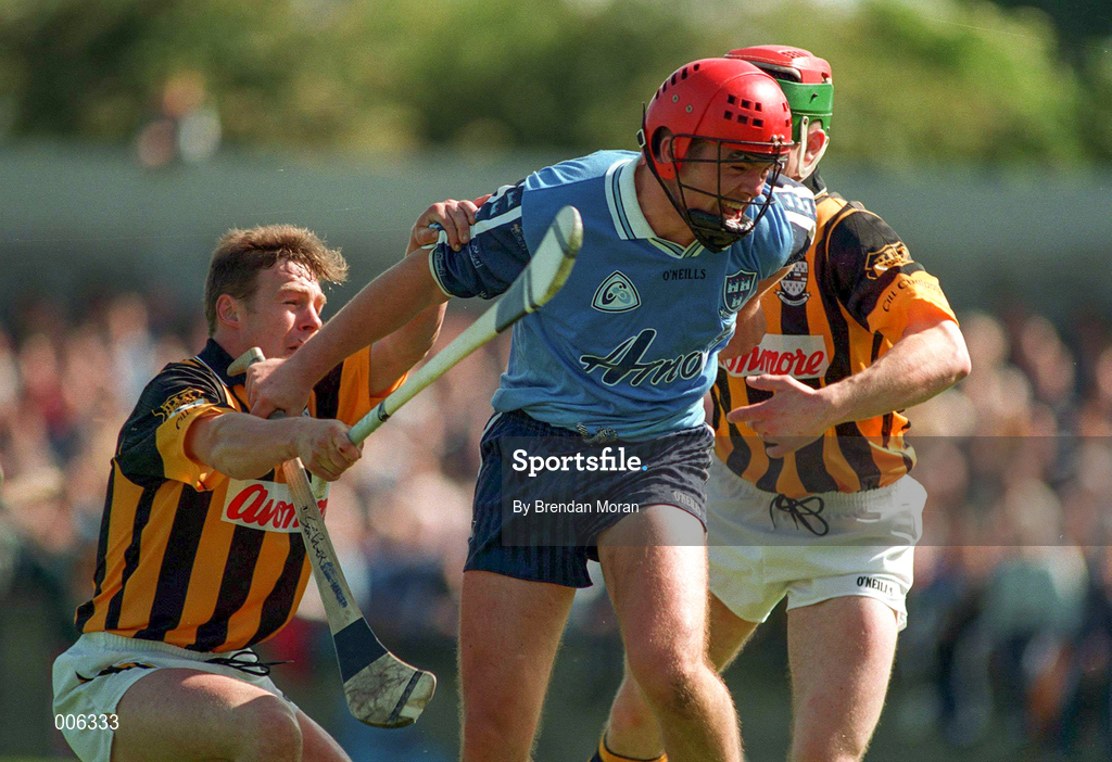 31 May 1998; Dublin's Sean Power gets past the challenge of Kilkenny's Charlie Carter, left, and Niall Moloney during the Leinster GAA Hurling Senior Championship Quarter-Final match between Dublin and Kilkenny at Parnell Park in Dublin. Photo by Brendan Moran/Sportsfile
