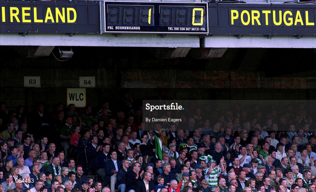 2 June 2001; Republic of Ireland supporters look on as their side lead Portugal during the FIFA World Cup 2002 Group 2 Qualifier match between Republic of Ireland and Portugal at Lansdowne Road in Dublin. Photo by Damien Eagers/Sportsfile