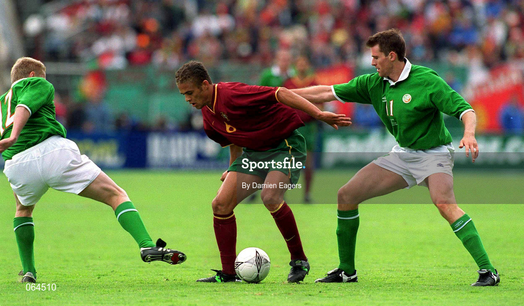 2 June 2001; Nuno Miguel Frechaur of Portugal in action against Kevin Kilbane, right, and Damien Duff of Republic of Ireland during the FIFA World Cup 2002 Group 2 Qualifier match between Republic of Ireland and Portugal at Lansdowne Road in Dublin. Photo by Damien Eagers/Sportsfile