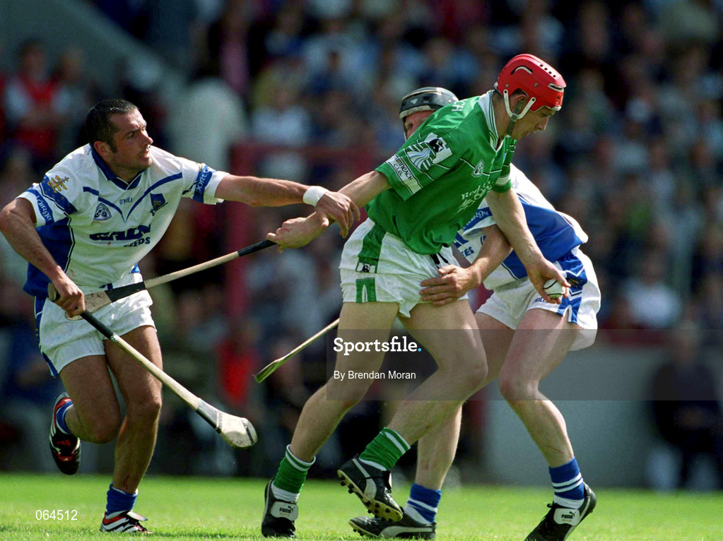 10 June 2001; Ollie Moran of Limerick in action against Peter Quelly, left, and Sean Cullinane of Waterford during the Guinness Munster Senior Hurling Championship Semi-Final match between Limerick and Waterford at Páirc Uí Chaoimh in Cork. Photo by Brendan Moran/Sportsfile