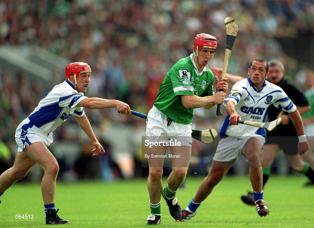 10 June 2001; Ollie Moran of Limerick in action against Johnny Brenner, left, and Peter Quelly of Waterford during the Guinness Munster Senior Hurling Championship Semi-Final match between Limerick and Waterford at Páirc Uí Chaoimh in Cork. Photo by Brendan Moran/Sportsfile