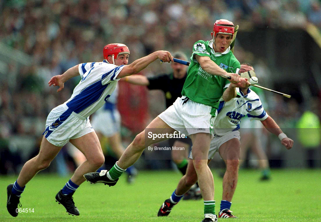 10 June 2001; Ollie Moran of Limerick in action against Johnny Brenner, left, and Peter Quelly of Waterford during the Guinness Munster Senior Hurling Championship Semi-Final match between Limerick and Waterford at Páirc Uí Chaoimh in Cork. Photo by Brendan Moran/Sportsfile