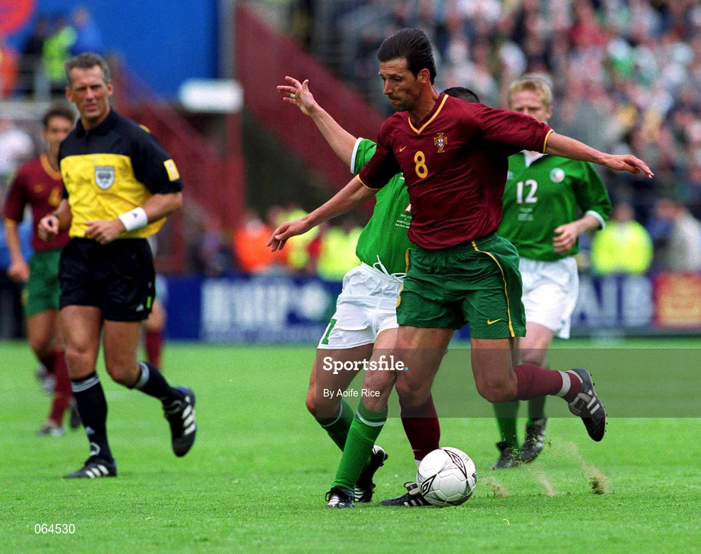 2 June 2001; Pedro Barbossa of Portugal during the FIFA World Cup 2002 Group 2 Qualifier match between Republic of Ireland and Portugal at Lansdowne Road in Dublin. Photo by Aoife Rice/Sportsfile