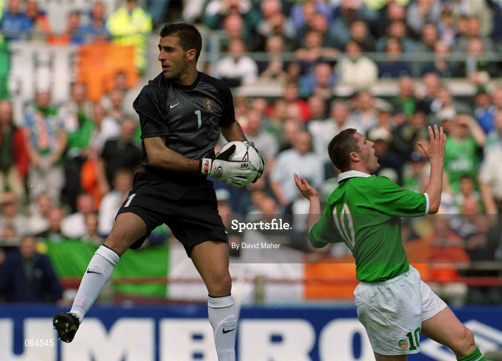 2 June 2001; Pureiro Ricargo of Portugal gathers the ball ahead of Robbie Keane of Republic of Ireland during the FIFA World Cup 2002 Group 2 Qualifier match between Republic of Ireland and Portugal at Lansdowne Road in Dublin. Photo by David Maher/Sportsfile