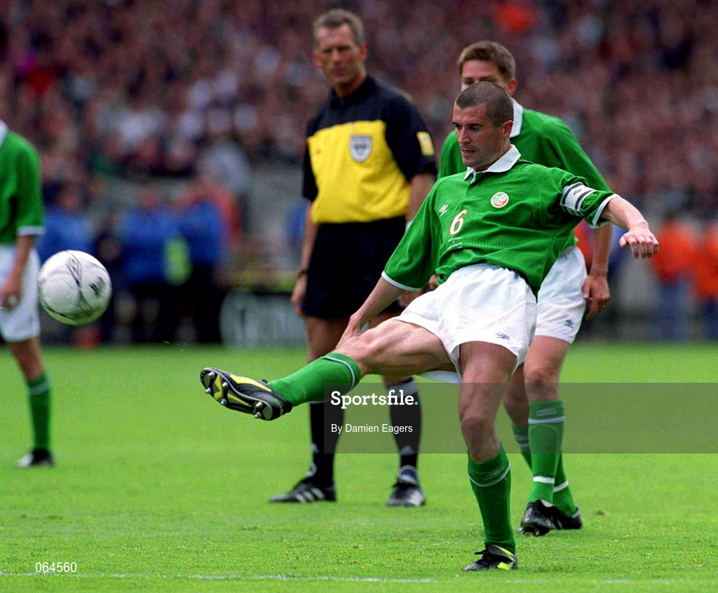 2 June 2001; Roy Keane of Republic of Ireland during the FIFA World Cup 2002 Group 2 Qualifier match between Republic of Ireland and Portugal at Lansdowne Road in Dublin. Photo by Damien Eagers/Sportsfile