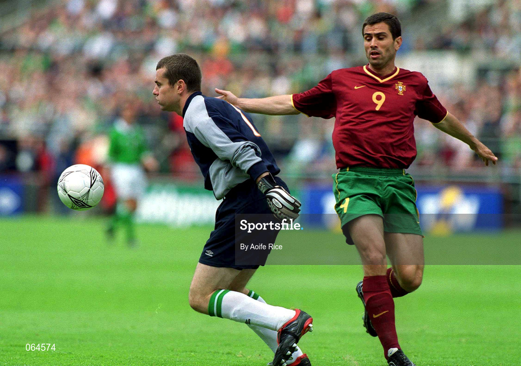 2 June 2001; Shay Given of Republic of Ireland gathers the ball ahead of Pedro Pauletta of Portugal during the FIFA World Cup 2002 Group 2 Qualifier match between Republic of Ireland and Portugal at Lansdowne Road in Dublin. Photo by Aoife Rice/Sportsfile