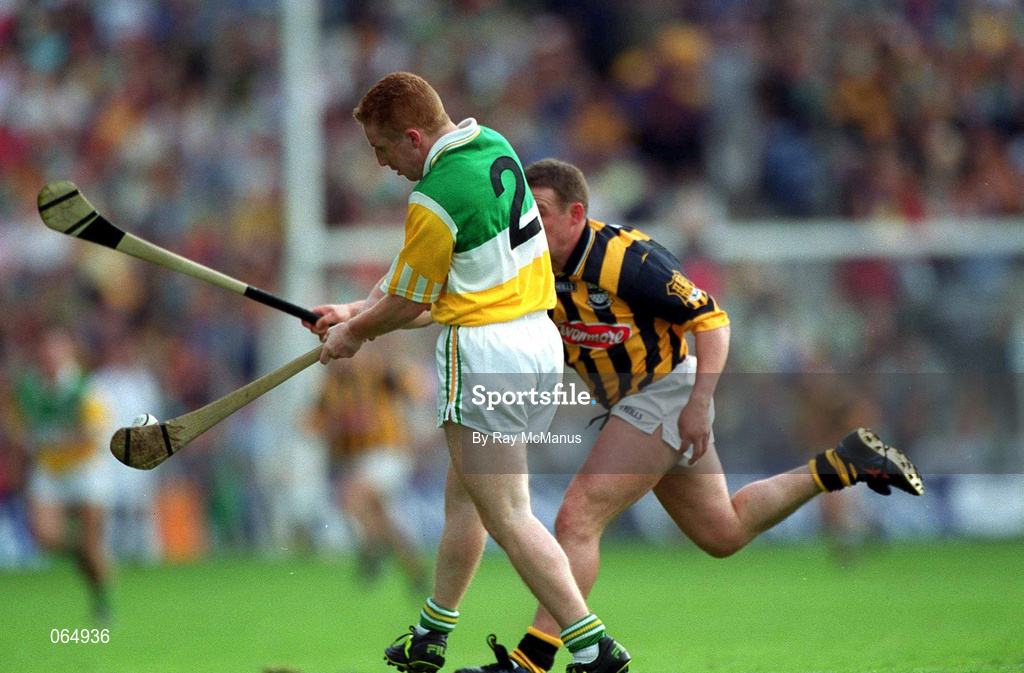 10 June 2001; Simon Whelahan of Offaly in action against Charlie Carter of Kilkenny during the Guinness Leinster Senior Hurling Championship Semi-Final match between Kilkenny and Offaly at Croke Park in Dublin. Photo by Ray McManus/Sportsfile