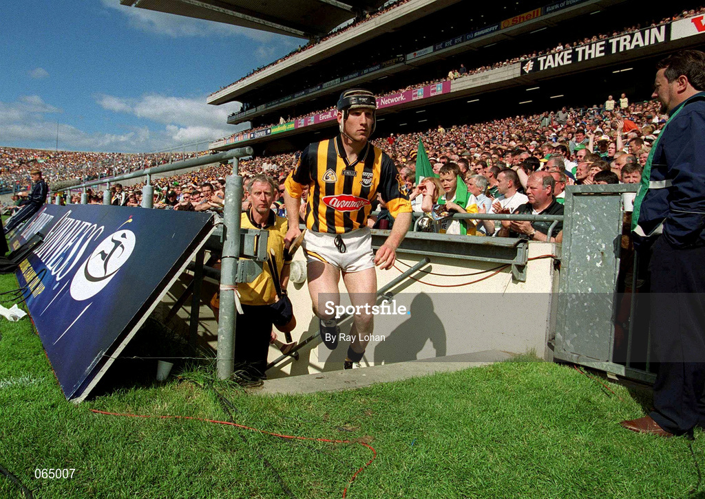 10 June 2001; Dennis Byrne of Kilkenny ahead of the Guinness Leinster Senior Hurling Championship Semi-Final match between Kilkenny and Offaly at Croke Park in Dublin. Photo by Ray Lohan/Sportsfile