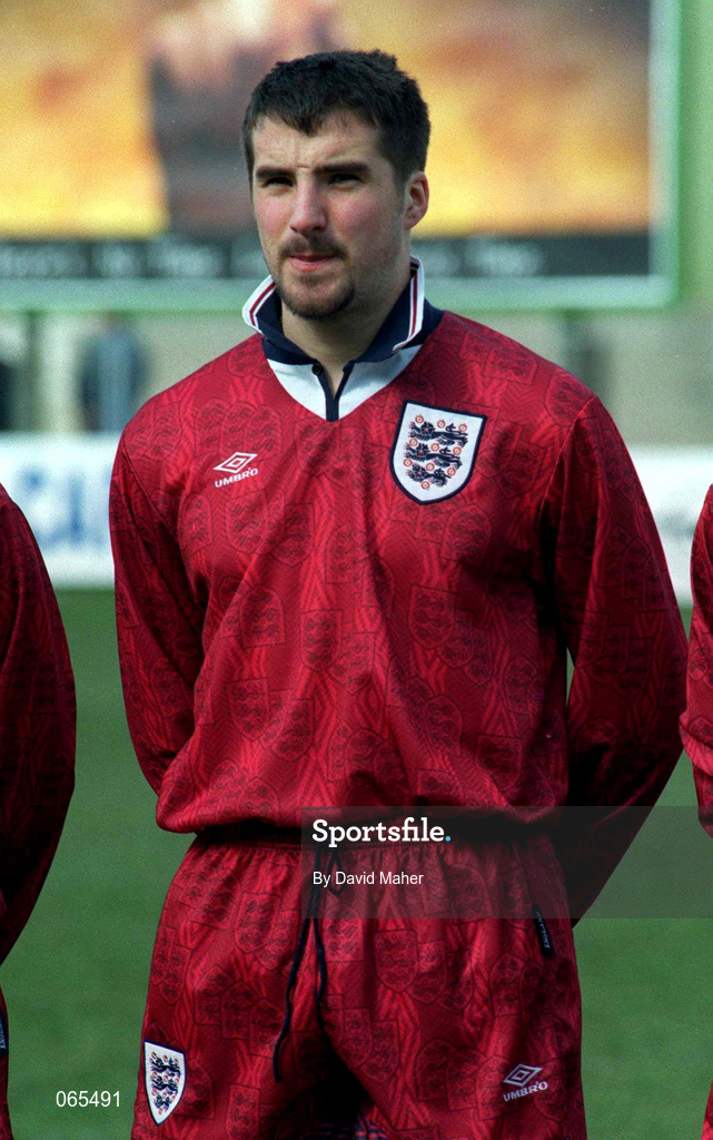 27 March 1995; Ian Pearce of England ahead of the UEFA U21 Championship Qualifier between Republic of Ireland and England at Dalymount Park in Dublin. Photo by David Maher/Sportsfile
