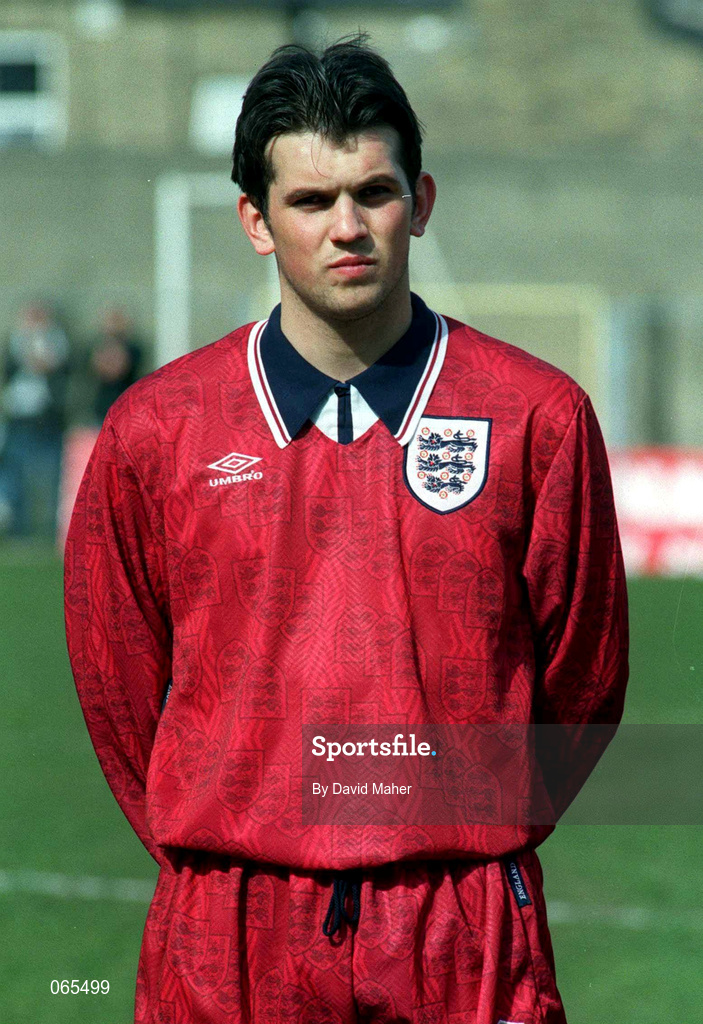 27 March 1995; Neil Shipperley of England ahead of the UEFA U21 Championship Qualifier between Republic of Ireland and England at Dalymount Park in Dublin. Photo by David Maher/Sportsfile