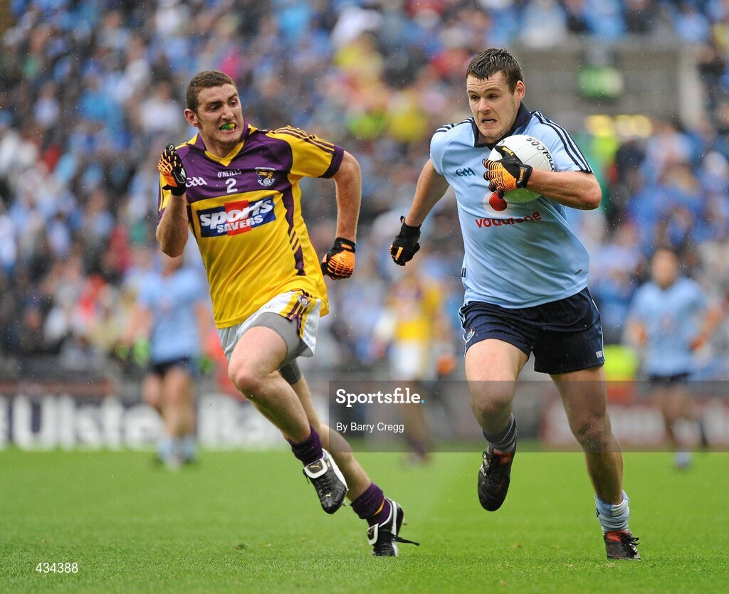 13 June 2010; Kevin McManamon, Dublin, in action against Joey Wadding, Wexford. Leinster GAA Football Senior Championship Quarter-Final, Dublin v Wexford, Croke Park, Dublin. Picture credit: Barry Cregg / SPORTSFILE