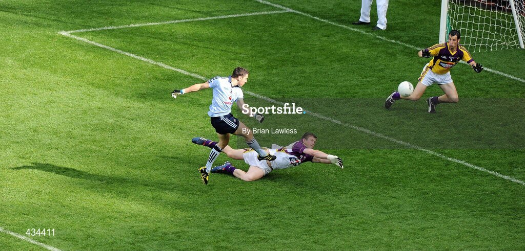 13 June 2010; Bernard Brogan, Dublin, shoots past Wexford goalkeeper Anthony Masterson and Graeme Molloy to score his side's second goal. Leinster GAA Football Senior Championship Quarter-Final, Dublin v Wexford, Croke Park, Dublin. Picture credit: Brian Lawless / SPORTSFILE