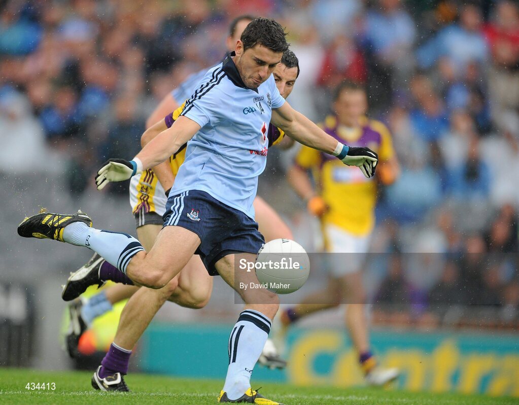 13 June 2010; Bernard Brogan, Dublin, scores his side's first goal. Leinster GAA Football Senior Championship Quarter-Final, Dublin v Wexford, Croke Park, Dublin. Picture credit: David Maher / SPORTSFILE