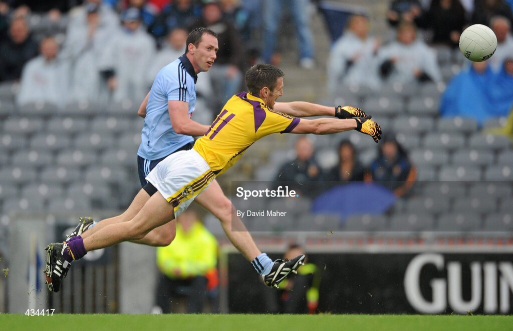 13 June 2010; Barry Cahill, Dublin, in action against Redmond Barry, Wexford. Leinster GAA Football Senior Championship Quarter-Final, Dublin v Wexford, Croke Park, Dublin. Picture credit: David Maher / SPORTSFILE