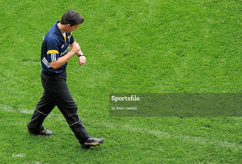 13 June 2010; Wexford manager Jason Ryan checks his watch in the dying minutes of extra-time. Leinster GAA Football Senior Championship Quarter-Final, Dublin v Wexford, Croke Park, Dublin. Picture credit: Brian Lawless / SPORTSFILE
