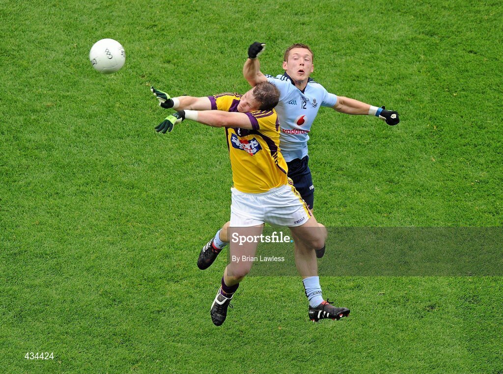 13 June 2010; David Murphy, Wexford, in action against Paul Flynn, Dublin. Leinster GAA Football Senior Championship Quarter-Final, Dublin v Wexford, Croke Park, Dublin. Picture credit: Brian Lawless / SPORTSFILE