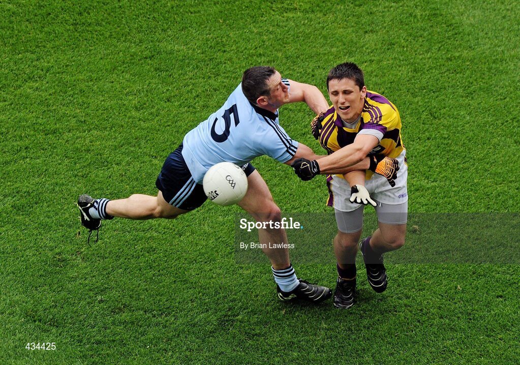 13 June 2010; Ciarán Lyng, Wexford, in action against Denis Bastick, Dublin. Leinster GAA Football Senior Championship Quarter-Final, Dublin v Wexford, Croke Park, Dublin. Picture credit: Brian Lawless / SPORTSFILE