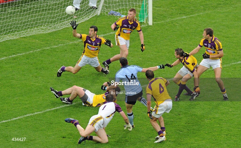 13 June 2010; Bernard Brogan, Dublin, watches his shot go narrowly over the bar for a point. Leinster GAA Football Senior Championship Quarter-Final, Dublin v Wexford, Croke Park, Dublin. Picture credit: Brian Lawless / SPORTSFILE