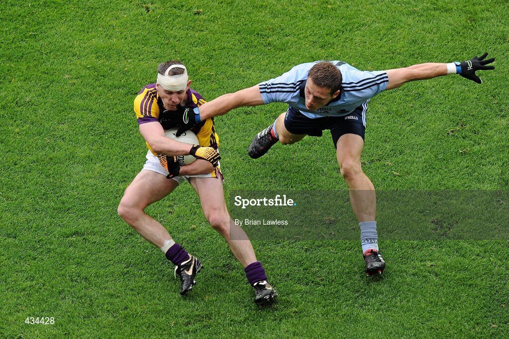 13 June 2010; Colm Morris, Wexford, in action against Denis Bastick, Dublin. Leinster GAA Football Senior Championship Quarter-Final, Dublin v Wexford, Croke Park, Dublin. Picture credit: Brian Lawless / SPORTSFILE