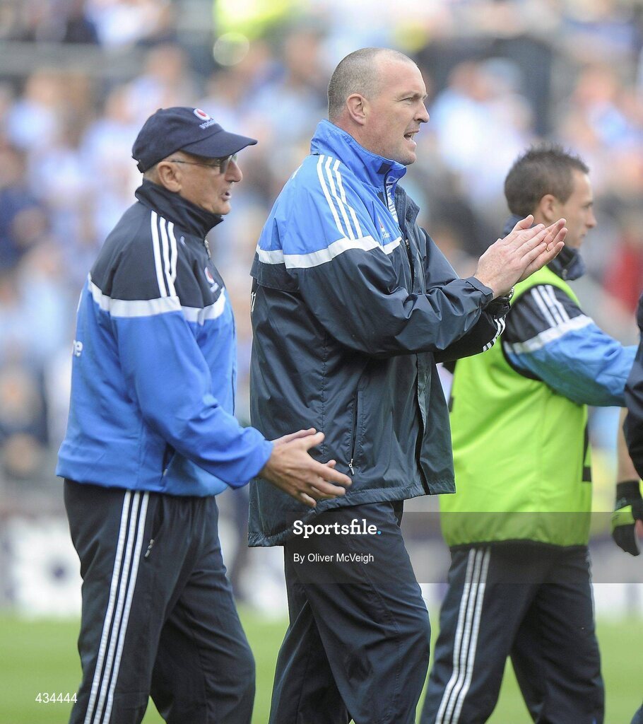 13 June 2010; Dublin manager Pat Gilroy and selector Mickey Whelan, left, encouraging their players in the extra time break. Leinster GAA Football Senior Championship Quarter-Final, Dublin v Wexford, Croke Park, Dublin. Picture credit: Oliver McVeigh / SPORTSFILE