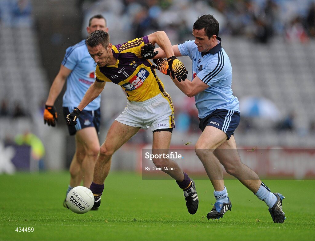 13 June 2010; Redmond Barry, Wexford, in action against Dylan Kehoe, Dublin. Leinster GAA Football Senior Championship Quarter-Final, Dublin v Wexford, Croke Park, Dublin. Picture credit: David Maher / SPORTSFILE