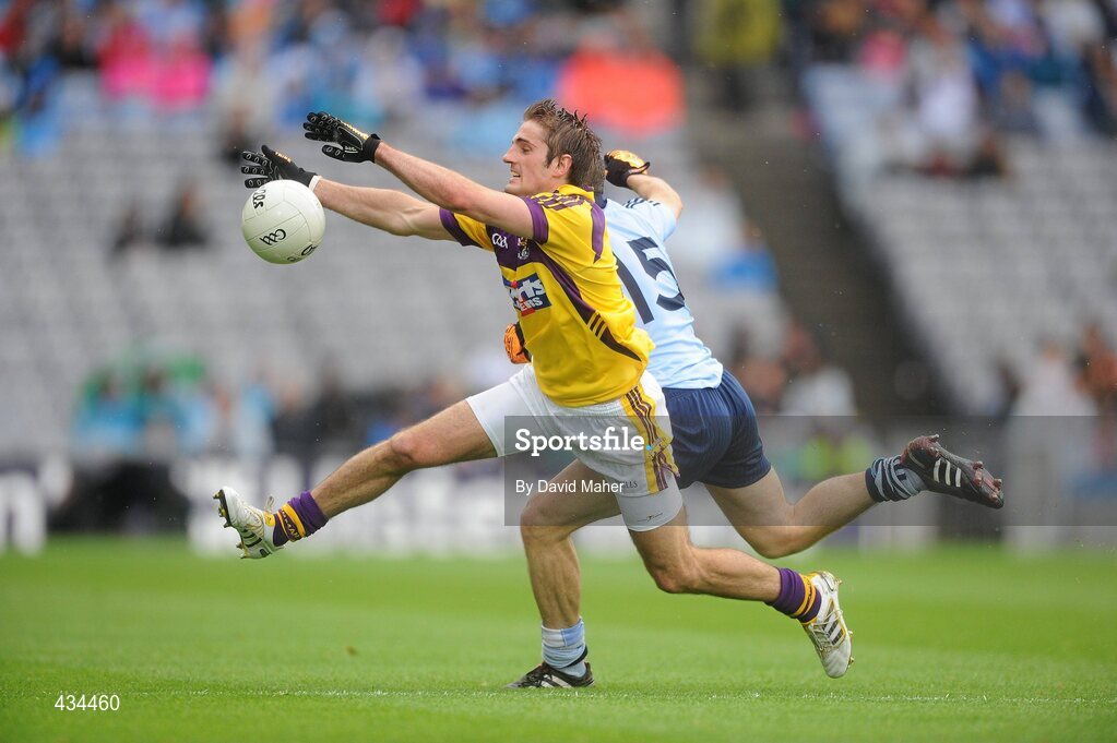 13 June 2010; Brian Malone, Wexford, in action against Kevin McManamon, Dublin. Leinster GAA Football Senior Championship Quarter-Final, Dublin v Wexford, Croke Park, Dublin. Picture credit: David Maher / SPORTSFILE