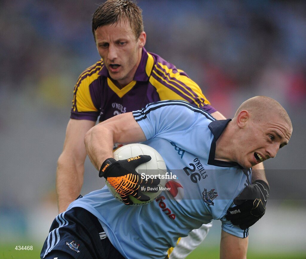 13 June 2010; Eoghan O'Gara, Dublin, in action against David Fogarty, Wexford. Leinster GAA Football Senior Championship Quarter-Final, Dublin v Wexford, Croke Park, Dublin. Picture credit: David Maher / SPORTSFILE