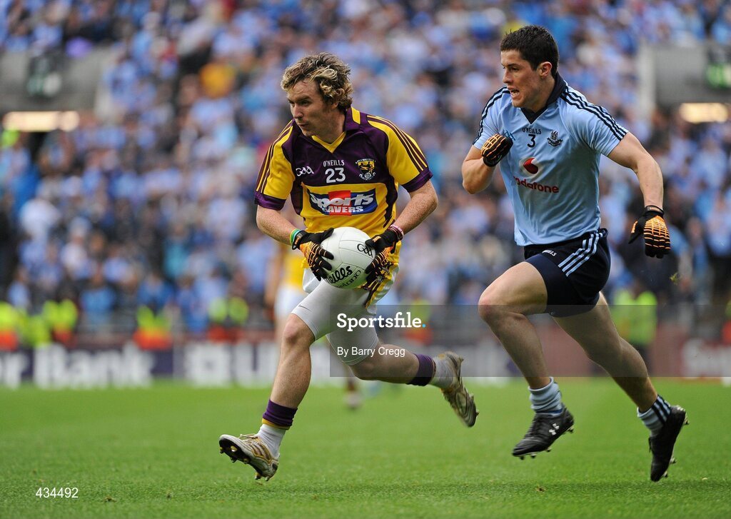 13 June 2010; Ben Brosnan, Wexford, in action against Rory O' Carroll, Dublin. Leinster GAA Football Senior Championship Quarter-Final, Dublin v Wexford, Croke Park, Dublin. Picture credit: Barry Cregg / SPORTSFILE