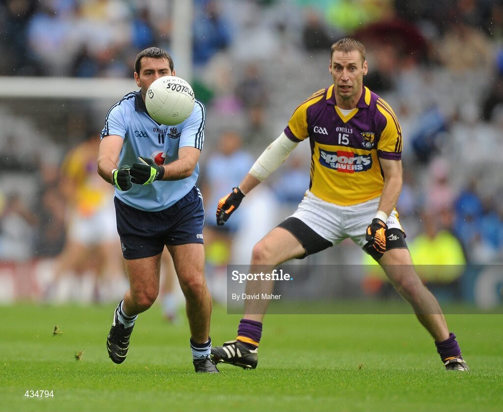 13 June 2010; David Henry, Dublin, in action against Matty Forde , Wexford. Leinster GAA Football Senior Championship Quarter-Final, Dublin v Wexford, Croke Park, Dublin. Picture credit: David Maher / SPORTSFILE