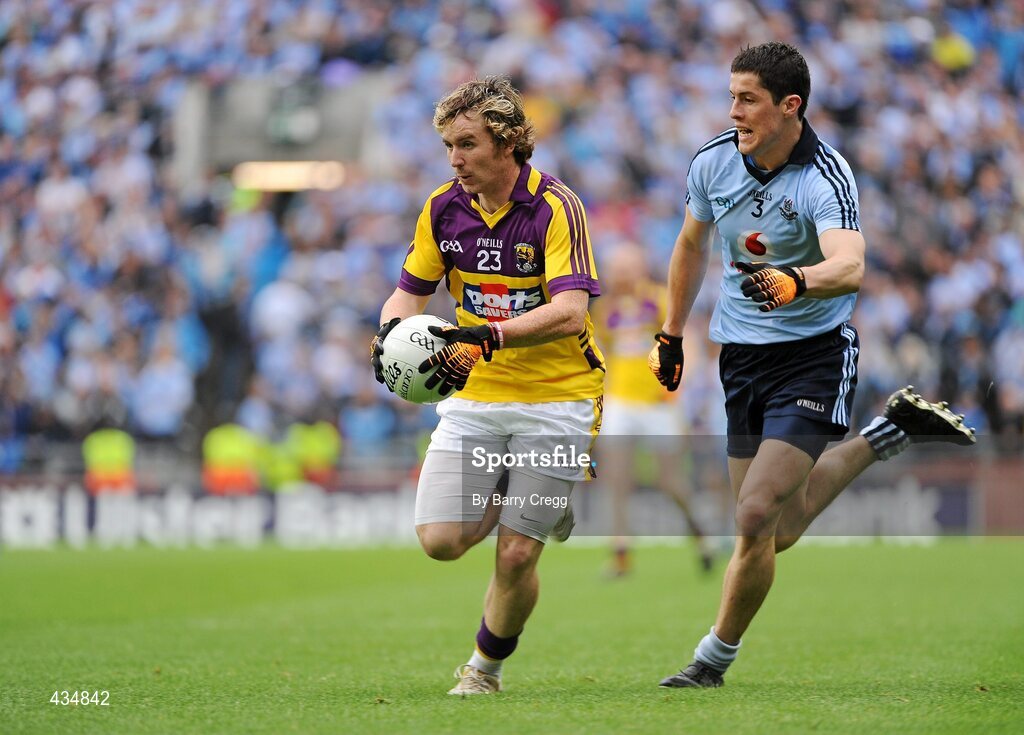 13 June 2010; Ben Brosnan, Wexford, in action against Rory O' Carroll, Dublin. Leinster GAA Football Senior Championship Quarter-Final, Dublin v Wexford, Croke Park, Dublin. Picture credit: Barry Cregg / SPORTSFILE