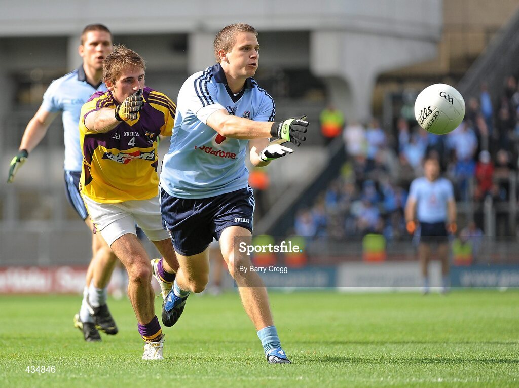 13 June 2010; Tomas Quinn, Dublin, in action against Brian Malone, Wexford. Leinster GAA Football Senior Championship Quarter-Final, Dublin v Wexford, Croke Park, Dublin. Picture credit: Barry Cregg / SPORTSFILE