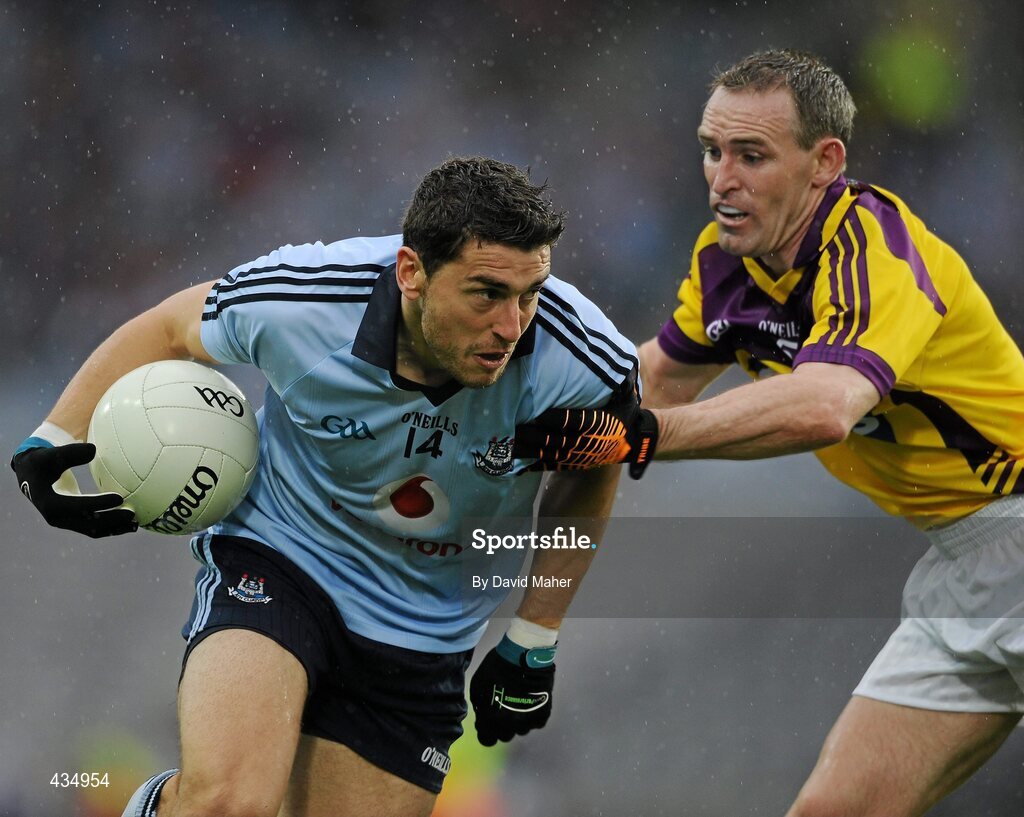 13 June 2010; Bernard Brogan, Dublin, in action against Colm Morris, Wexford. Leinster GAA Football Senior Championship Quarter-Final, Dublin v Wexford, Croke Park, Dublin. Picture credit: David Maher / SPORTSFILE
