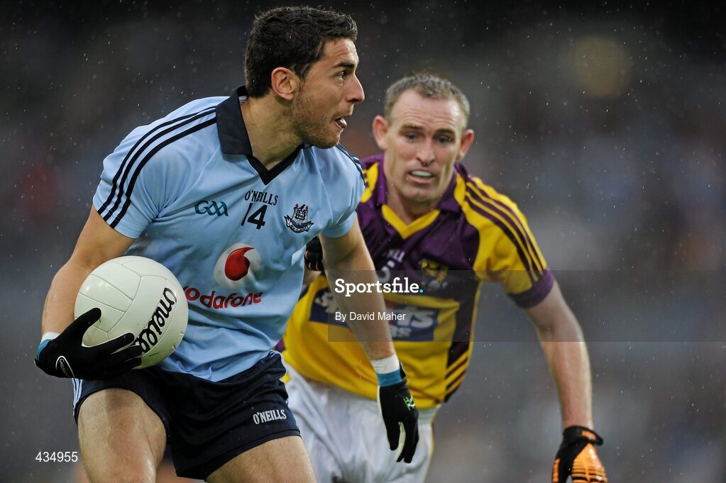 13 June 2010; Bernard Brogan, Dublin, in action against Colm Morris, Wexford. Leinster GAA Football Senior Championship Quarter-Final, Dublin v Wexford, Croke Park, Dublin. Picture credit: David Maher / SPORTSFILE