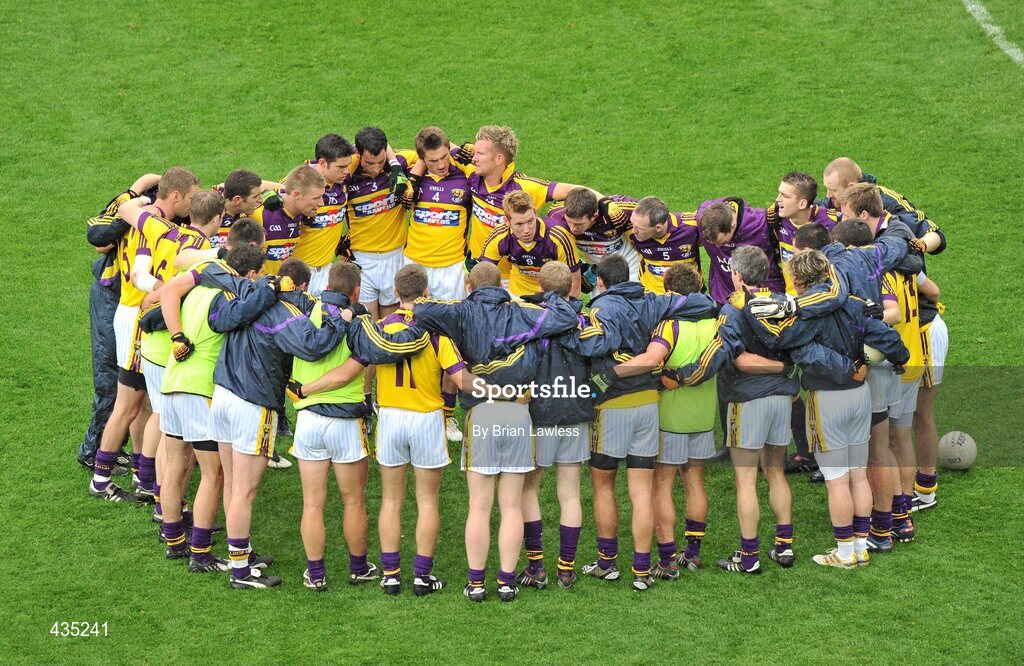13 June 2010; Wexford's Eric Bradley speaks to his team-mates before the game. Leinster GAA Football Senior Championship Quarter-Final, Dublin v Wexford, Croke Park, Dublin. Picture credit: Brian Lawless / SPORTSFILE