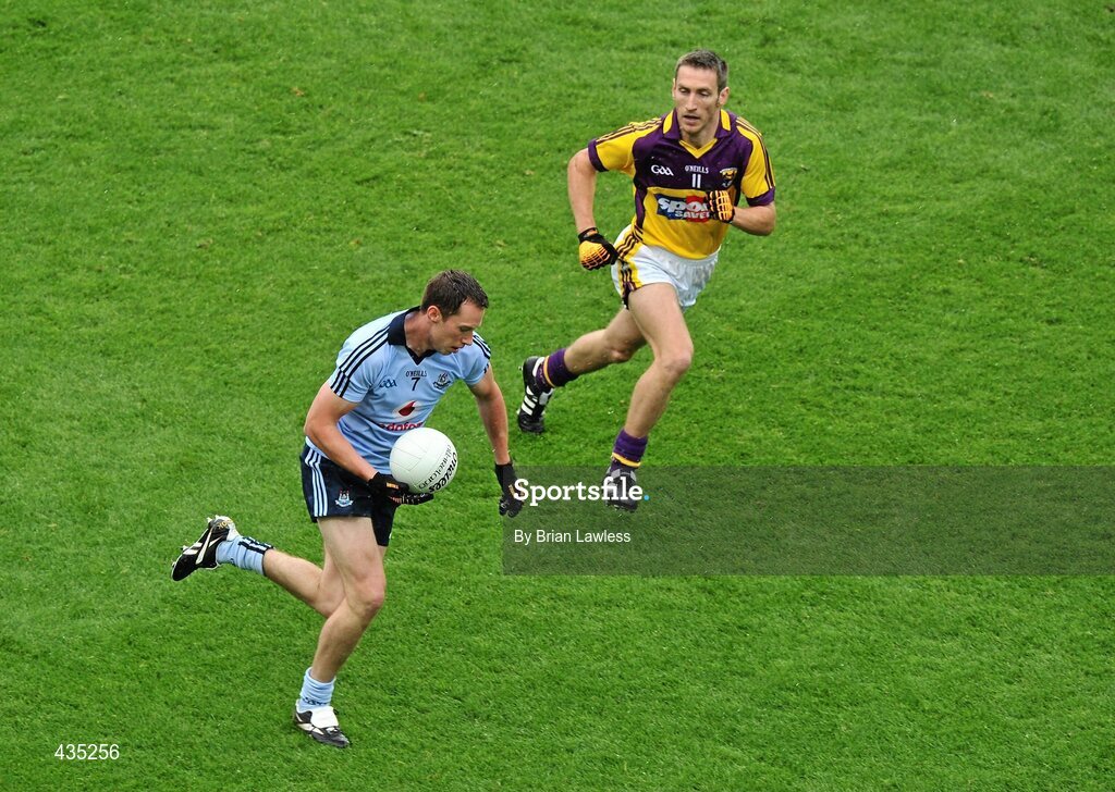 13 June 2010; Barry Cahill, Dublin, in action against Redmond Barry, Wexford. Leinster GAA Football Senior Championship Quarter-Final, Dublin v Wexford, Croke Park, Dublin. Picture credit: Brian Lawless / SPORTSFILE