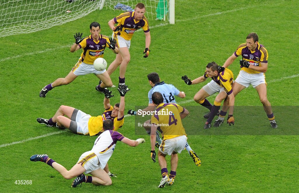 13 June 2010; Bernard Brogan, Dublin, watches his shot go narrowly over the bar for a point. Leinster GAA Football Senior Championship Quarter-Final, Dublin v Wexford, Croke Park, Dublin. Picture credit: Brian Lawless / SPORTSFILE
