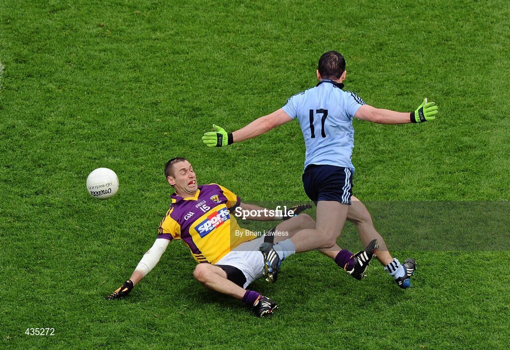 13 June 2010; Matty Forde, Wexford, in action against Gerard Brennan, Dublin. Leinster GAA Football Senior Championship Quarter-Final, Dublin v Wexford, Croke Park, Dublin. Picture credit: Brian Lawless / SPORTSFILE