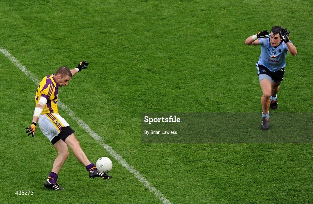 13 June 2010; Matty Forde, Wexford, kicks a point despite the efforts of Niall Corkery, Dublin. Leinster GAA Football Senior Championship Quarter-Final, Dublin v Wexford, Croke Park, Dublin. Picture credit: Brian Lawless / SPORTSFILE