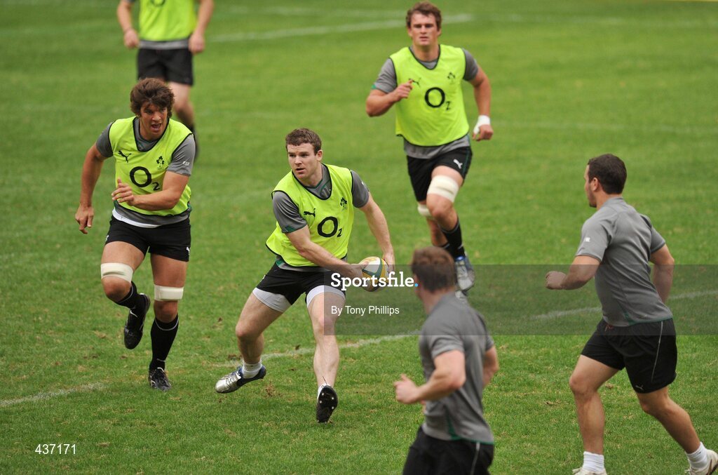 25 June 2010; Ireland's Gordon D'Arcy, centre, in action during the Captain's Run ahead of their game against Australia on Saturday. Suncorp Stadium, Brisbane, Australia. Picture credit: Tony Phillips / SPORTSFILE