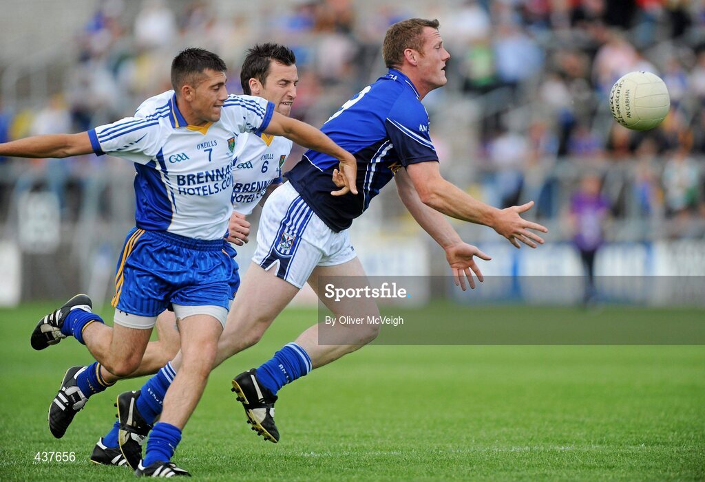 26 June 2010; Lorcan Mulvey, Cavan, in action against Darren Hayden and Brian McGrath, Wicklow. GAA Football All-Ireland Senior Championship Qualifier Round 1, Cavan v Wicklow, Kingspan Breffni Park, Cavan. Picture credit: Oliver McVeigh / SPORTSFILE