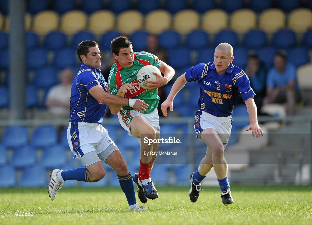 26 June 2010; Alan Freeman, Mayo, in action against Shane Mulligan, left, and Dermot Brady, Longford. GAA Football All-Ireland Senior Championship Qualifier Round 1, Longford v Mayo, Pearse Park, Longford. Picture credit: Ray McManus / SPORTSFILE