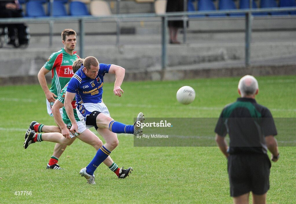 26 June 2010; Sean McCormack kicks what proved to be the winning point for Longford. GAA Football All-Ireland Senior Championship Qualifier Round 1, Longford v Mayo, Pearse Park, Longford. Picture credit: Ray McManus / SPORTSFILE