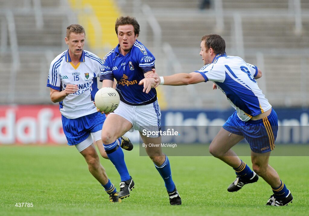 26 June 2010; Paul McCutcheon, Cavan, in action against Paul Earls and James Stafford, right, Wicklow. GAA Football All-Ireland Senior Championship Qualifier Round 1, Cavan v Wicklow, Kingspan Breffni Park, Cavan. Picture credit: Oliver McVeigh / SPORTSFILE