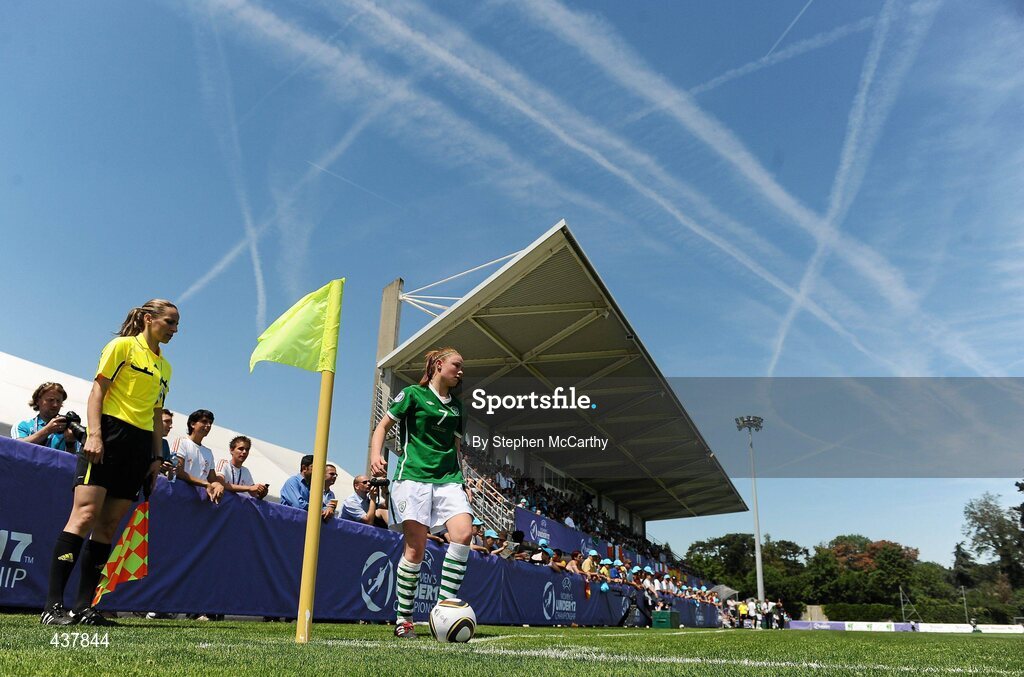 26 June 2010; Aileen Gilroy, Republic of Ireland, prepares to take a free kick. UEFA Women's Under 17 Championship Final, Spain v Republic of Ireland, Colovray Sports Centre, Nyon, Switzerland. Picture credit: Stephen McCarthy / SPORTSFILE